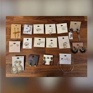 Bundle of Jewelry 16 pieces - retail $160+ - B3